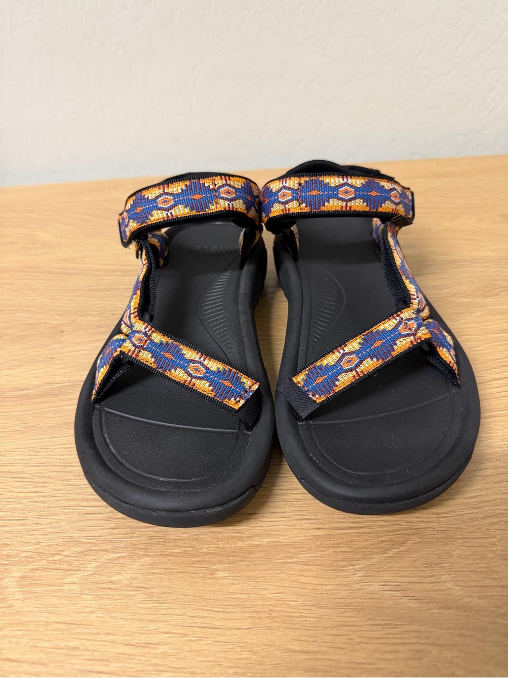 Women’s Teva Hurricane Aztec Print - Size 6